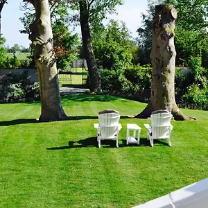 Bed & Breakfast Le Petit Chateau Vaartdijk, Leffinge